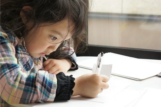 幼児から小学生を対象に、簡単かつ効果的に英語力が身につく英語教育を行っております。